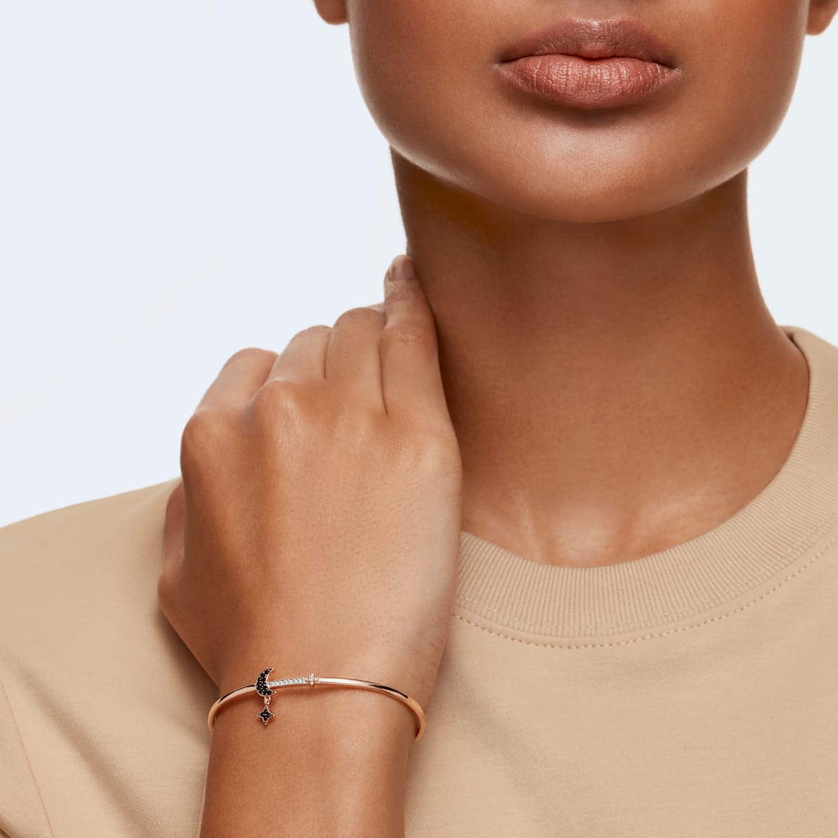 SWA SYMBOL:BANGLE MOON JET/CRY/ROS M