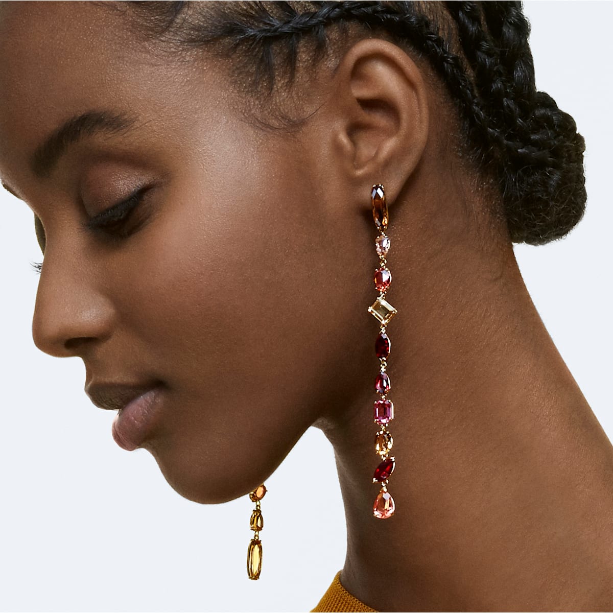 Swarovski - Gema Drop-Ohrhänger, Extralang, Mehrfarbig, Goldlegierungsschicht - CRYSTAL UNTERBERGER