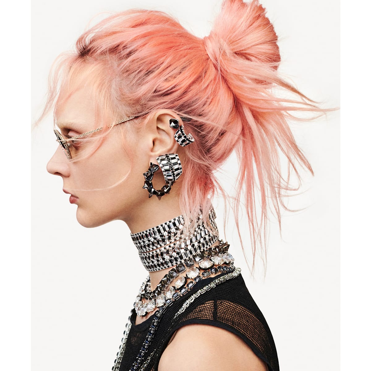 Swarovski - Chroma Kreolen, Kristalle im Pyramidenschliff, Grau, Rutheniert - CRYSTAL UNTERBERGER