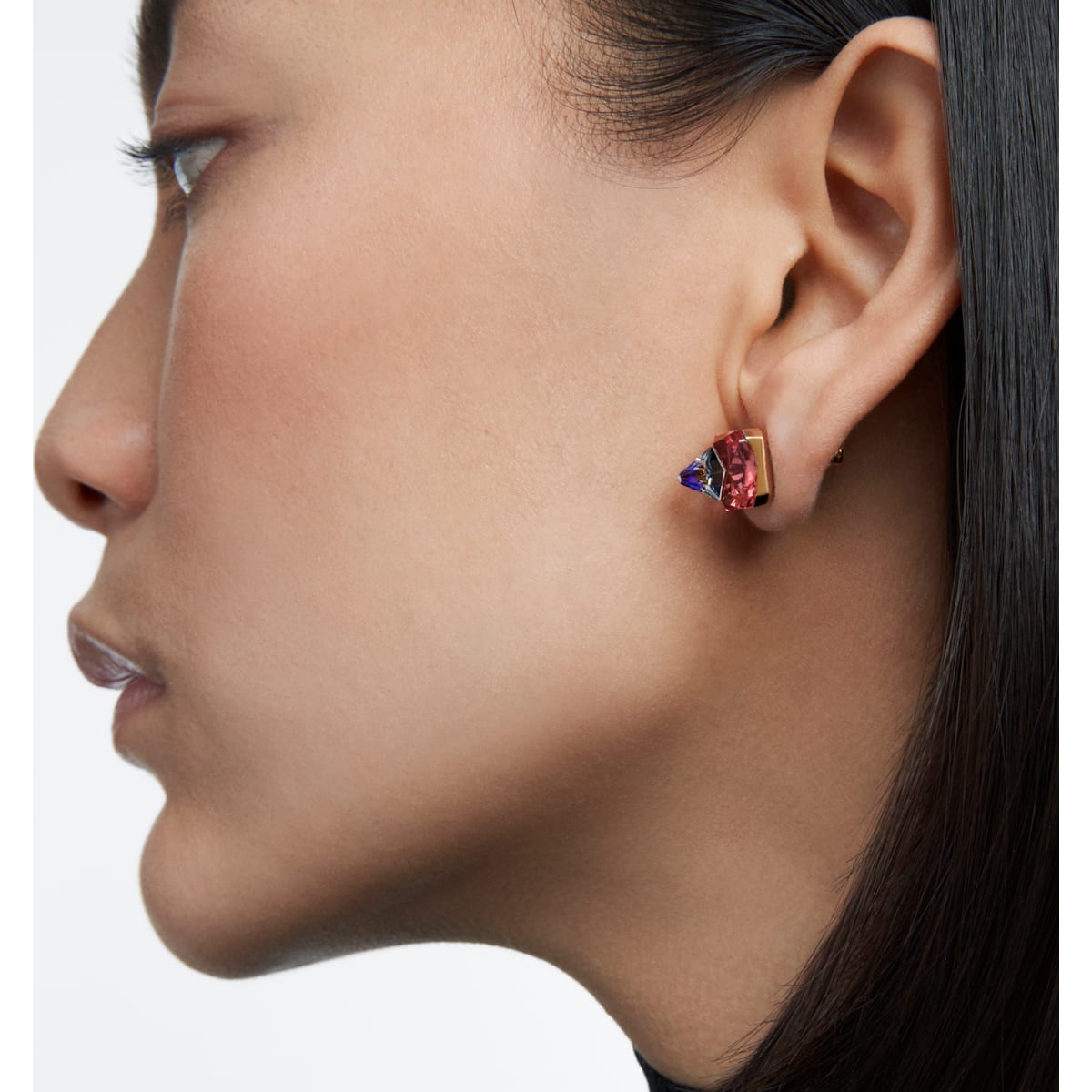 Swarovski - Chroma Ohrstecker, Kristalle im Pyramidenschliff, Rosa, Goldlegierungsschicht - CRYSTAL UNTERBERGER