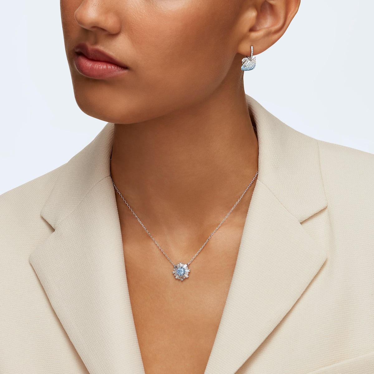 Swarovski - Swarovski Iconic Swan Ohrringe, Schwan, Blau, Rhodiniert - CRYSTAL UNTERBERGER