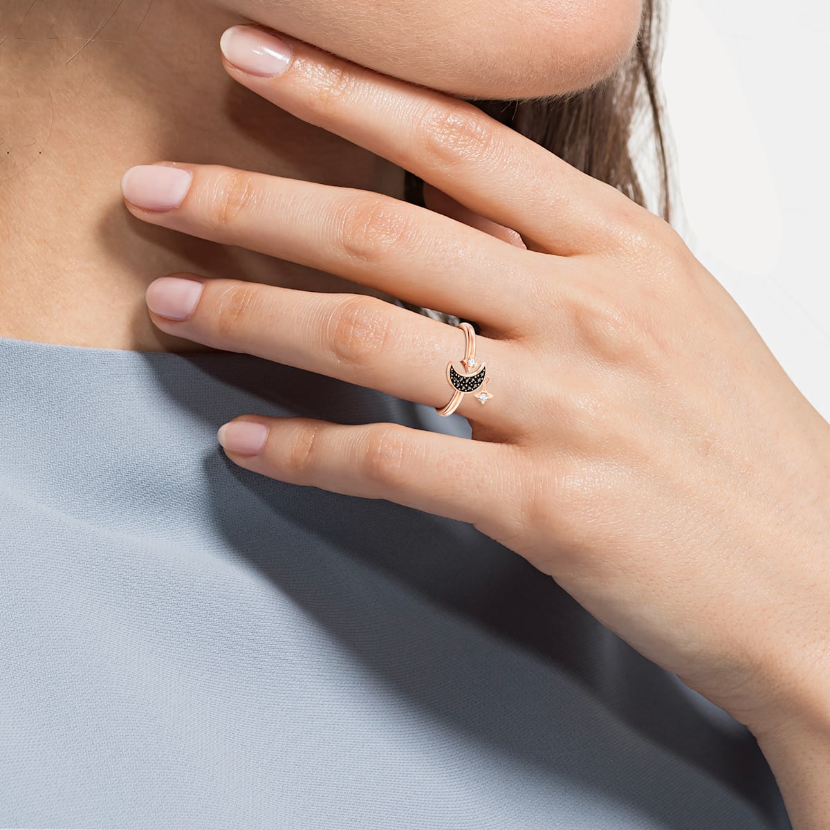 SWA SYMBOL:RING OP MOON JET/CRY/ROS 50
