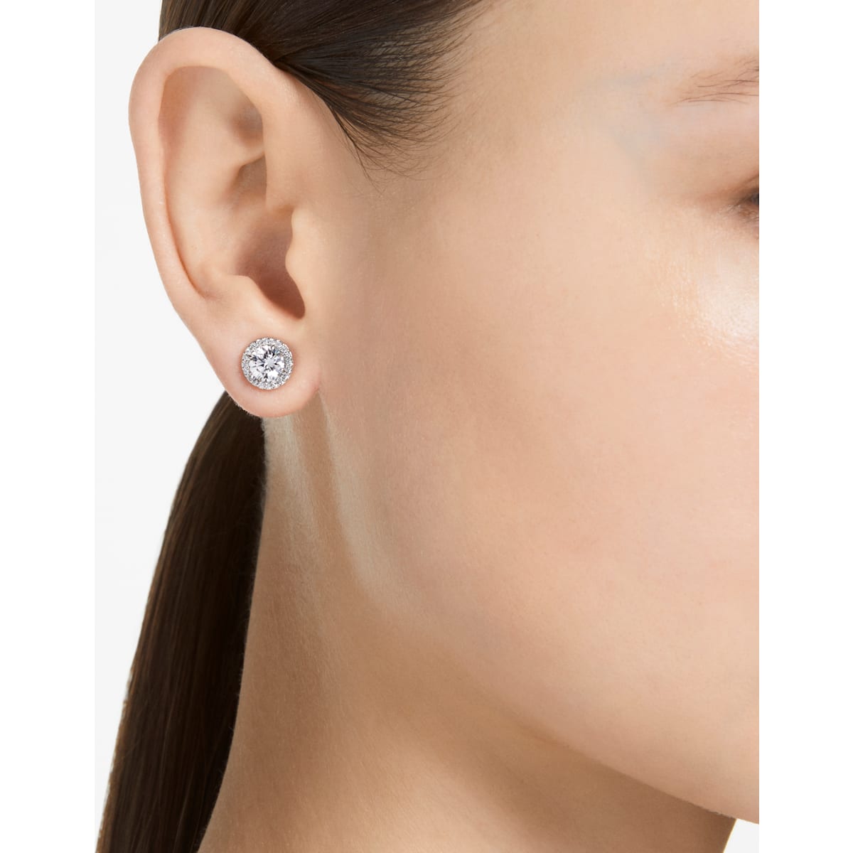 Swarovski - Constella Ohrstecker Rundschliff, Pavé, Weiß, Rhodiniert - CRYSTAL UNTERBERGER