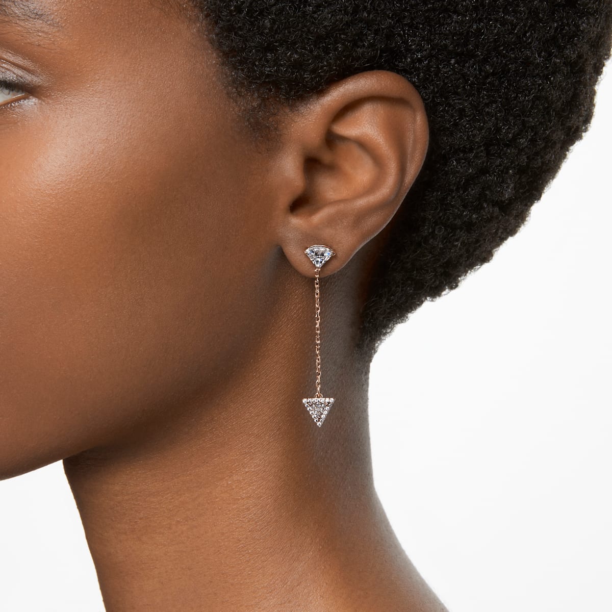 Swarovski - Ortyx Drop-Ohrhänger Trilliant-Schliff, Asymmetrisches Design - CRYSTAL UNTERBERGER