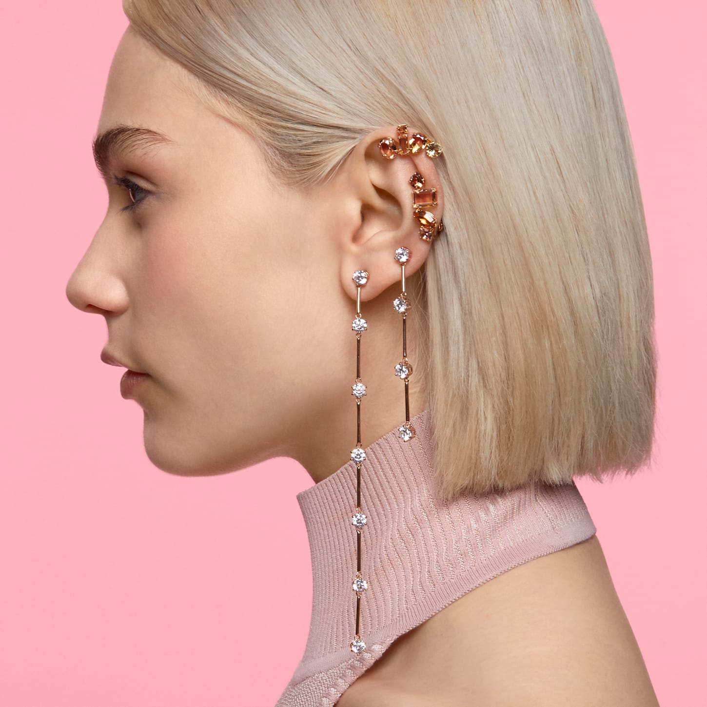 Swarovski - Constella Drop-Ohrhänger, Asymmetrisch, Weiß, Roségold-Legierungsschicht - CRYSTAL UNTERBERGER
