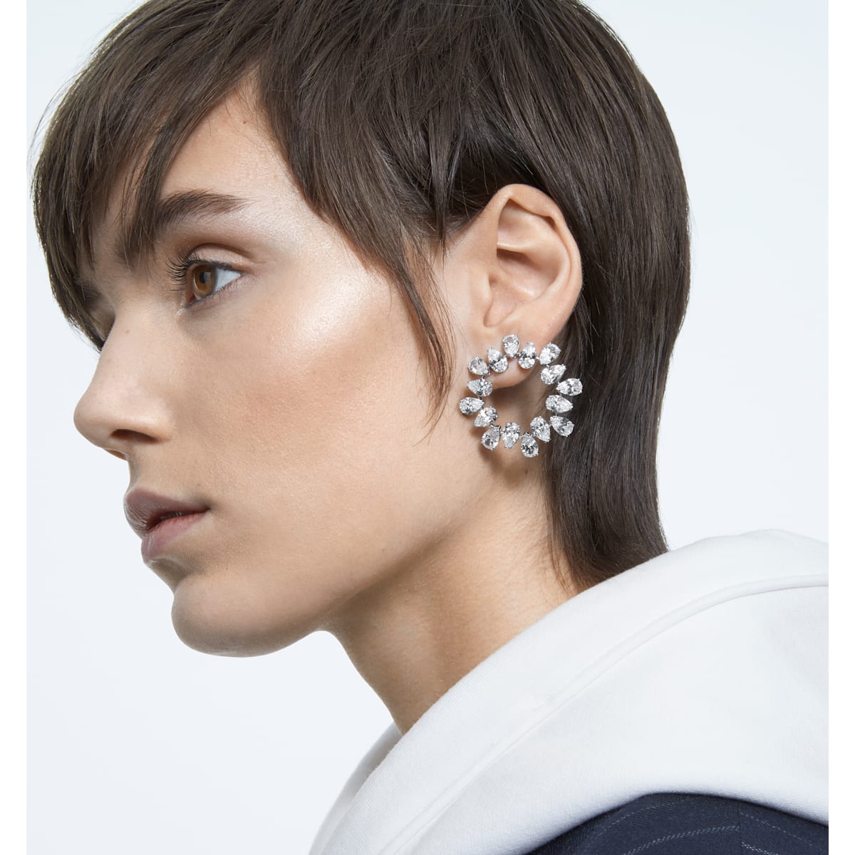 Swarovski - Millenia Ohrringe, Rund, Kristalle im Pear-Schliff, Weiß, Rhodiniert - CRYSTAL UNTERBERGER