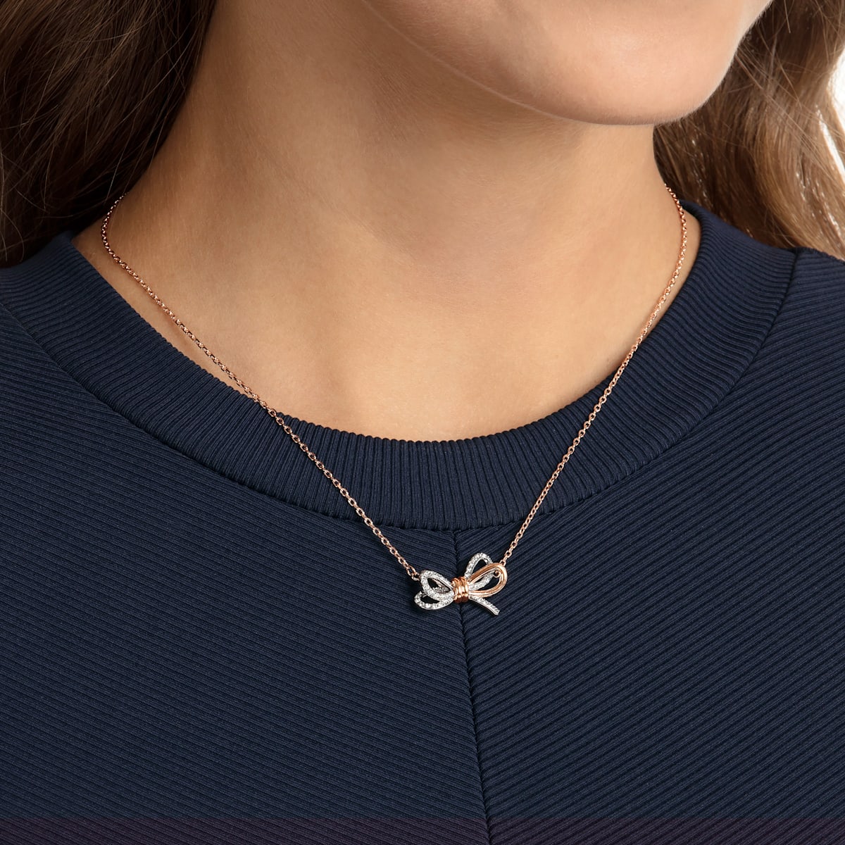 Swarovski - Lifelong Bow Anhänger, Schleife, Weiss, Metallmix - CRYSTAL UNTERBERGER