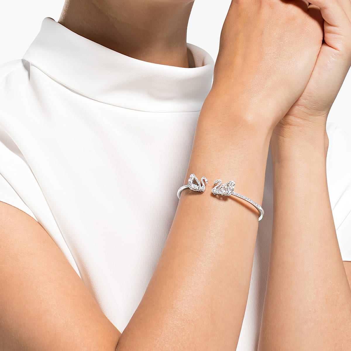 Swarovski - Dancing Swan Armreif, Schwan, Weiss, Rhodiniert - CRYSTAL UNTERBERGER