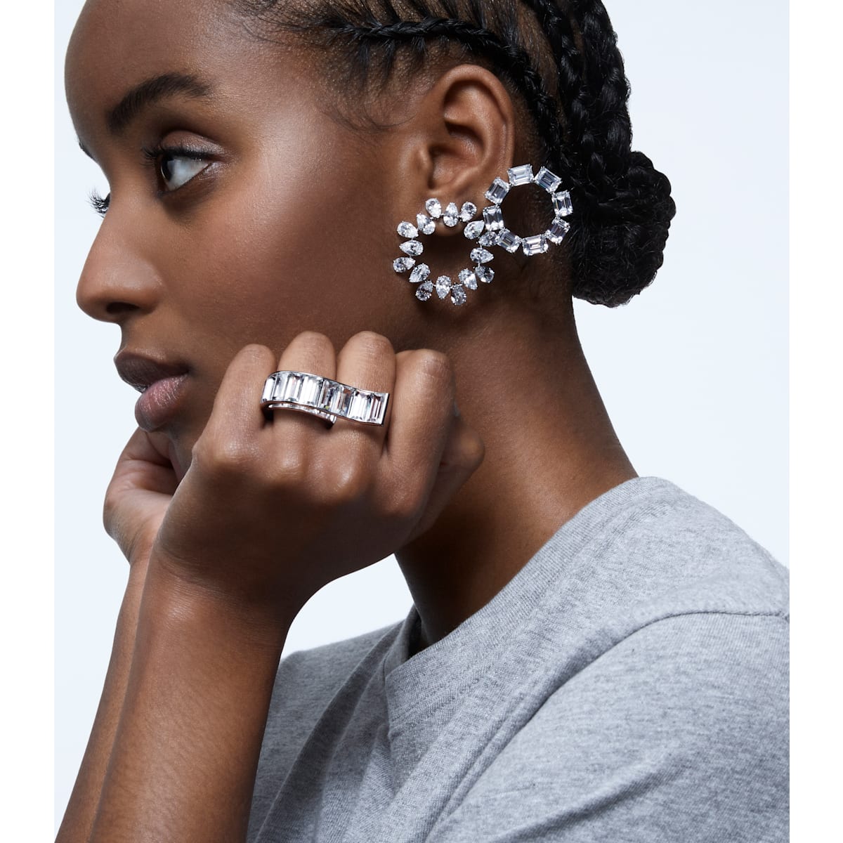 Swarovski - Millenia Ohrringe, Rund, Kristalle im Pear-Schliff, Weiß, Rhodiniert - CRYSTAL UNTERBERGER